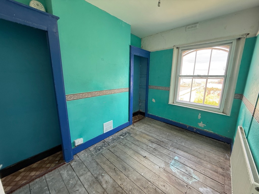 Lot: 110 - THREE-BEDROOM END-TERRACE COTTAGE FOR IMPROVEMENT - Bedroom 1 with window to front and views toward the sea